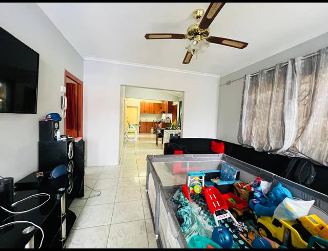 4 BEDROOM HOUSE FOR SALE IN HILLGROVE